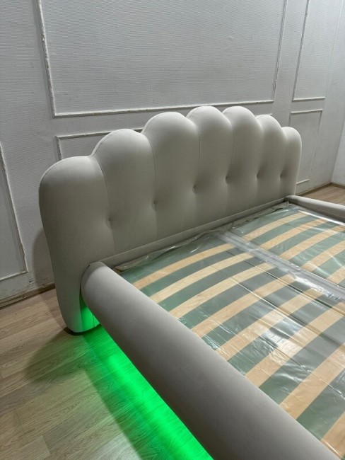 Парящая кровать Testiera Fly 1 разноцветная подсветка