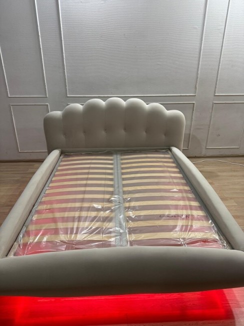 Парящая кровать Testiera Fly 1 -разноцветная подсветка