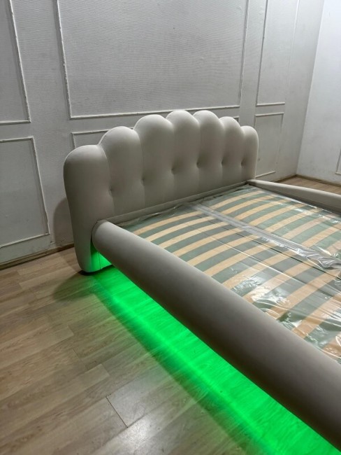 Парящая кровать Testiera Fly 1 -разноцветная подсветка